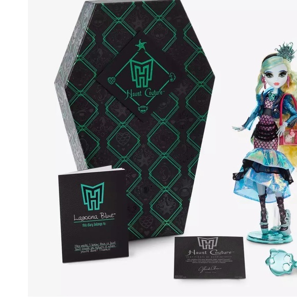 NIB with shipper! Monster High Haunt Couture Lagoona Blue Doll